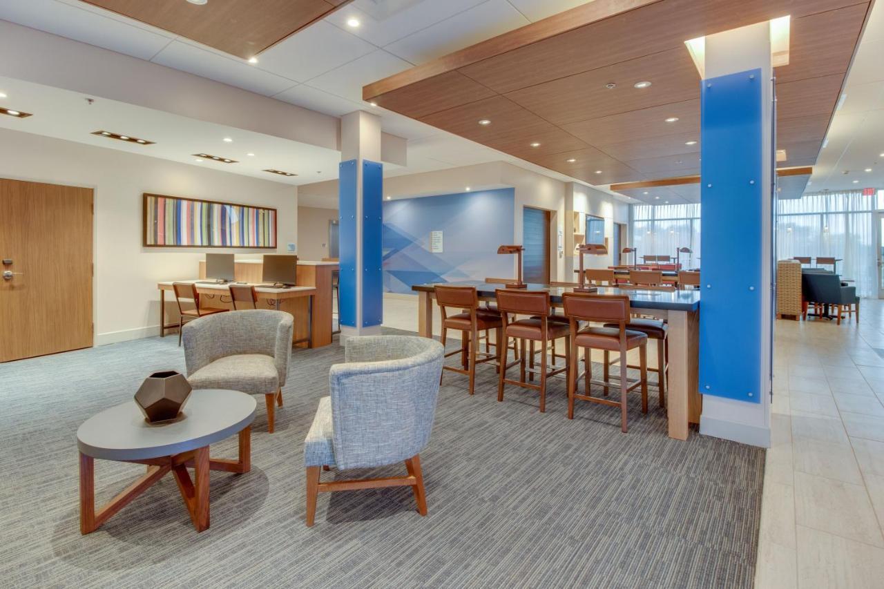 Holiday Inn Express & Suites - Union City By Ihg Exterior foto